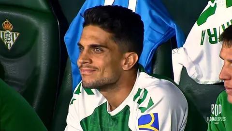 Marc Bartra vuelve a escuchar el himno del Real Betis en el Benito Villamar&iacute;n | Foto: El D&iacute;a Despu&eacute;s