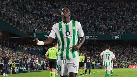 Assane Diao celebra su primer gol en el Benito Villamar&iacute;n con el Real Betis | Salvador L&oacute;pez Medina para El MIRA