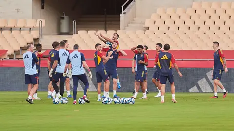 Entrenamiento de la Selecci&oacute;n Espa&ntilde;ola en La Cartuja previo al Espa&ntilde;a - Escocia | Salvador L&oacute;pez Medina para El MIRA