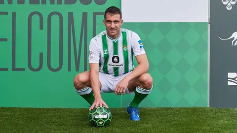 Sokratis en su presentaci&oacute;n con el Real Betis | Salvador L&oacute;pez Medina para El MIRA