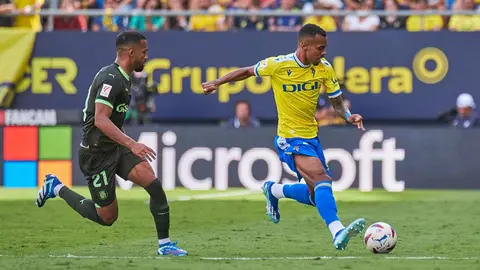 Lucas Pires en el C&aacute;diz CF - Girona FC | Salvador L&oacute;pez Medina para El MIRA