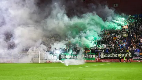 La afici&oacute;n del Betis en el CD Hern&aacute;n Cort&eacute;s - Real Betis | Salvador L&oacute;pez Medina para El MIRA