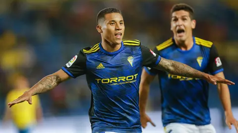 Darwin Mach&iacute;s celebra uno de los goles anotados frente a la UD Las Palmas con el C&aacute;diz CF