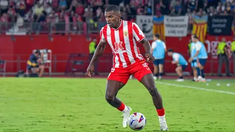 Sergio Akieme en un partido con la UD Almer&iacute;a