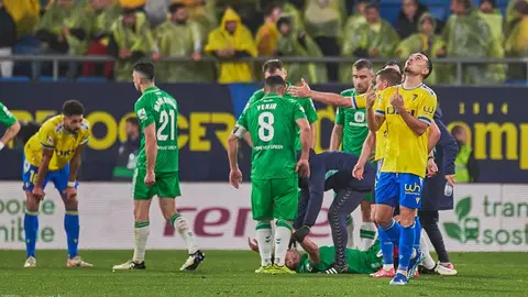 Gonzalo Escalante se lamenta en el C&aacute;diz CF - Real Betis | Salvador L&oacute;pez Medina para El MIRA