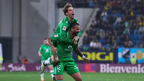 Juan Miranda y Willian Jos&eacute; en el C&aacute;diz CF - Real Betis | Salvador L&oacute;pez Medina para El MIRA