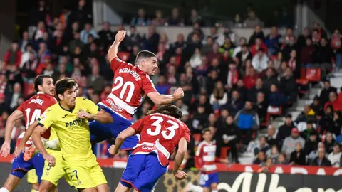 Sergio Ruiz y Gerard Moreno en el encuentro de la primera vuelta entre el Granada CF y el Villarreal CF