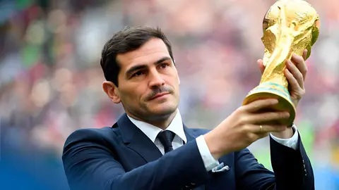 Iker Casillas con la Copa del Mundo