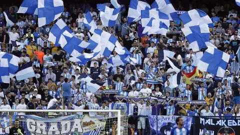 Aficionados del M&aacute;laga CF en el estadio La Rosaleda