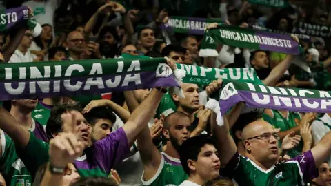 Aficionados del Unicaja en el Mart&iacute;n Carpena