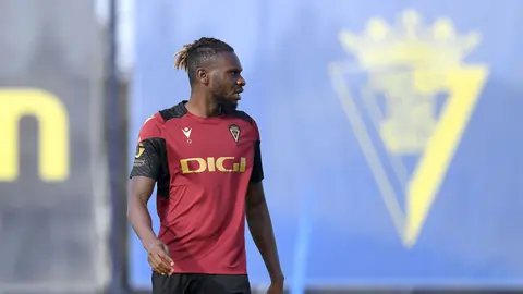 Rominigue Kouam&eacute; durante un entrenamiento del C&aacute;diz CF