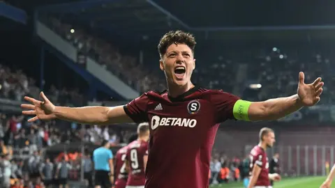 Ladislav Krejci, central checo que interesa al Real Betis