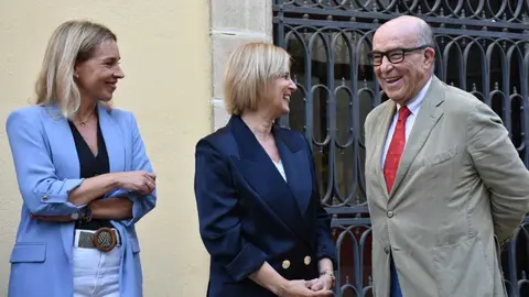 Almudena Mart&iacute;nez, Mar&iacute;a Jos&eacute; Garc&iacute;a-Pelayo y Carmelo Ezpeleta | Noelia Herrera