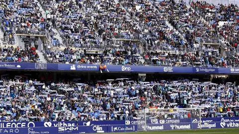 Aficionados del M&aacute;laga CF en el estadio La Rosaleda