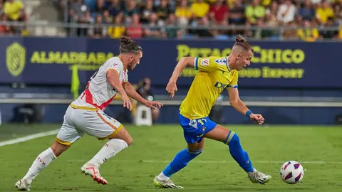 Iv&aacute;n Alejo y Pacha Espino en el C&aacute;diz CF - Rayo Vallecano | Salvador L&oacute;pez Medina para El MIRA