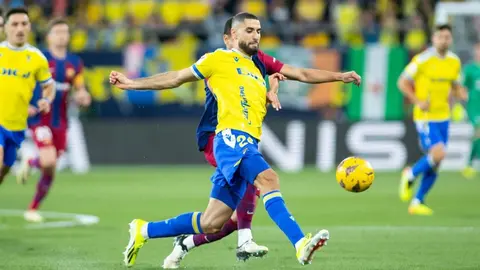 Aiham Ousou durante el C&aacute;diz CF - FC Barcelona