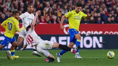 Rub&eacute;n Sobrino en un Sevilla FC - C&aacute;diz CF | Salvador L&oacute;pez Medina para El MIRA