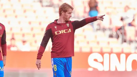 &Aacute;lex Fern&aacute;ndez en el calentamiento del Sevilla FC - C&aacute;diz CF | Salvador L&oacute;pez Medina para El MIRA