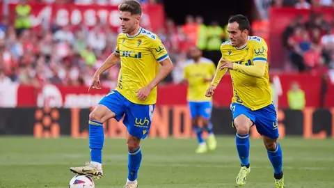 Robert Navarro y Juanmi Jim&eacute;nez en el Sevilla FC - C&aacute;diz CF | Salvador L&oacute;pez Medina para El MIRA