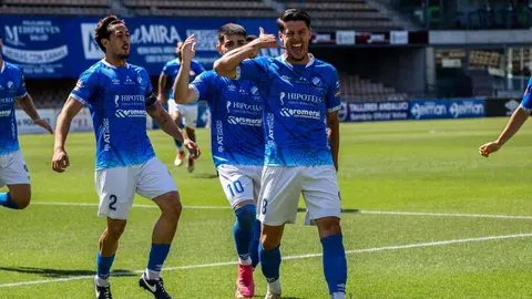 Tet&eacute; celebra su gol al Pozoblanco | Teresa Salas