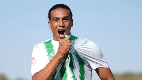 Yanis Senhadji celebra un gol anotado con el filial del Real Betis