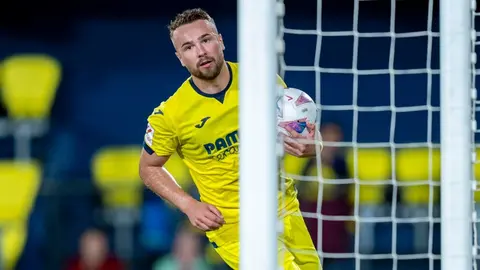 Javi Ontiveros celebra un gol anotado con la el&aacute;stica del filial del Villarreal CF