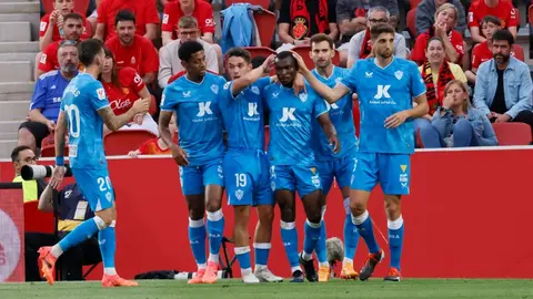 Los jugadores de la UD Almer&iacute;a celebran el golazo de Bruno Langa ante el RCD Mallorca