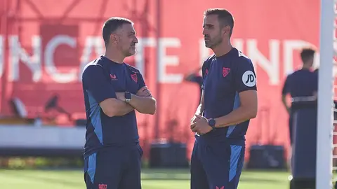 Garc&iacute;a Pimienta durante un entrenamiento del Sevilla FC | Salvador L&oacute;pez Medina para El MIRA
