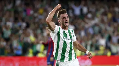 Fabi&aacute;n Ruiz celebra un gol durante su etapa en el Real Betis