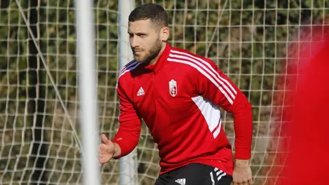 Shon Weissman, delantero del Granada CF cuyo futuro es una inc&oacute;gnita