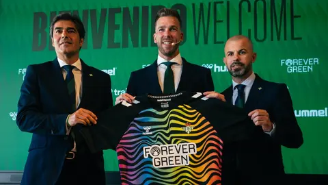 Adri&aacute;n San Miguel, presentado como nuevo jugador del Real Betis | RBB