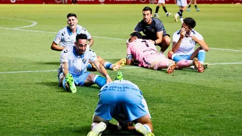 Jugadores del M&aacute;laga CF celebrando el ascenso a LaLiga Hypermotion