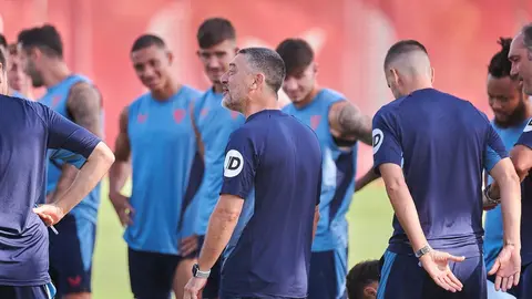 Garc&iacute;a Pimienta durante el &uacute;ltimo entrenamiento del Sevilla FC | Salvador L&oacute;pez Medina para El MIRA