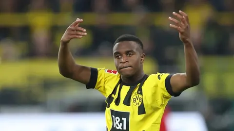 Youssoufa Moukoko, delantero del Borussia Dortmund que interesa al Real Betis