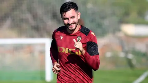 V&iacute;ctor Chust durante un entrenamiento del C&aacute;diz CF