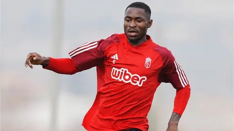 Martin Hongla entrena con el Granada CF | GCF