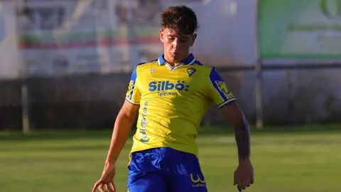&Aacute;lvaro Bastida durante el amistoso del C&aacute;diz CF ante el Barbate | CCF