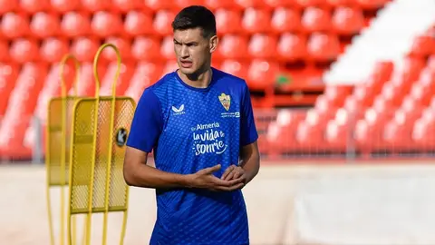 C&eacute;sar Montes, jugador de la UD Almer&iacute;a que podr&iacute;a salir rumbo al Club Am&eacute;rica