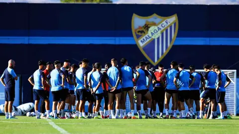 Jugadores del M&aacute;laga CF durante una sesi&oacute;n de entrenamiento
