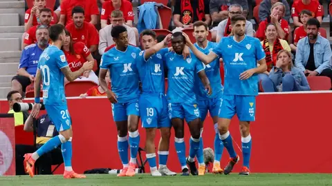 Los jugadores de la UD Almer&iacute;a celebran el golazo de Bruno Langa ante el RCD Mallorca