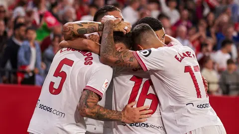 Los jugadores del Sevilla FC celebran un gol anotado ante el Granada CF | Salvador L&oacute;pez Medina para El MIRA