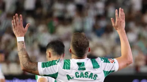 Antonio Casas celebra su gol anotado en el C&oacute;rdoba CF - Burgos CF