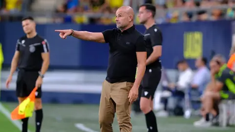 Paco L&oacute;pez durante un partido del C&aacute;diz CF en el Nuevo Mirandilla