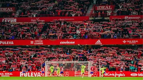 La afici&oacute;n del Granada CF en el Estadio Nuevo Los C&aacute;rmenes