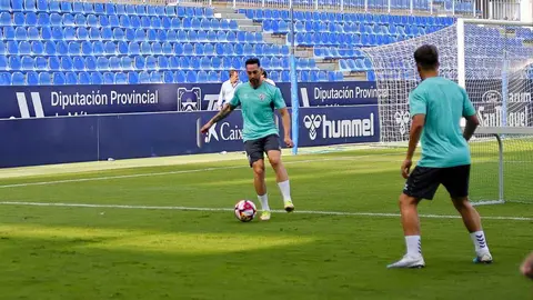 V&iacute;ctor Garc&iacute;a se une a las otras cuatro bajas del M&aacute;laga CF para visitar C&oacute;rdoba