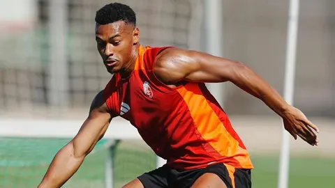 Lo&iuml;c Williams, defensa central del Granada CF | GCF