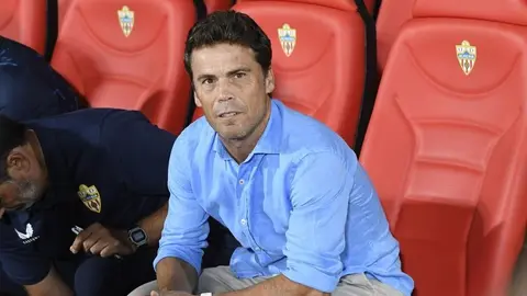 Rubi, entrenador de la UD Almer&iacute;a, durante un partido del equipo andaluz