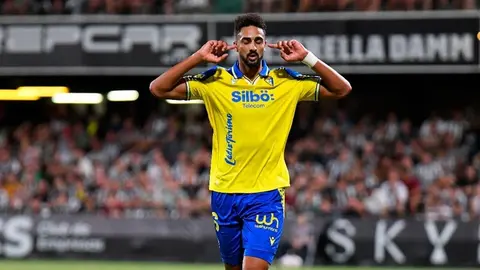 Chris Ramos celebra uno de sus dos goles anotados con el C&aacute;diz CF ante el CD Castell&oacute;n