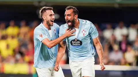 Borja Iglesias celebra su gol anotado en el Villarreal CF - Celta de Vigo