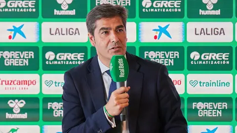 &Aacute;ngel Haro en la presentaci&oacute;n de Vitor Roque y Gio Lo Celso | Salvador L&oacute;pez Medina para El MIRA